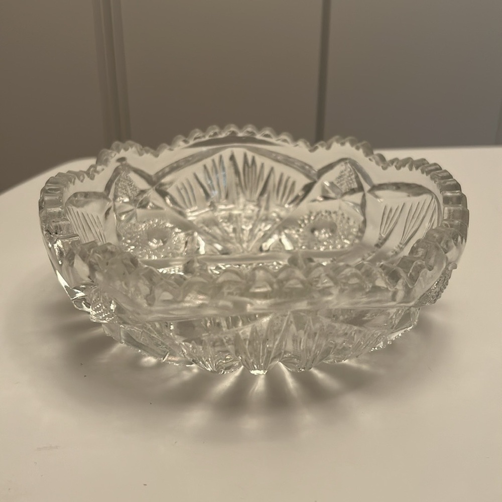 Lot of 2 Vintage Clear Cut Glass Bowls Serving Dishes Set - Picture 2 of 5